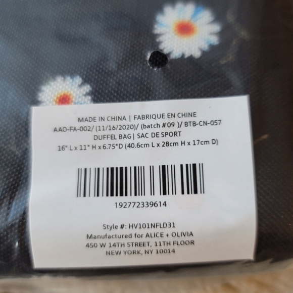 ⭐️40% Off⭐️ Alice + Olivia Black Daisy Print Duffle Bag - Picture 6 of 10